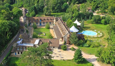 Wynajem helikoptera : Abbaye des Vaux de Cernay – Vallée de Chevreuse