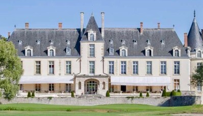 Wynajem helikoptera do Château D’Augerville w pobliżu Fontainebleau