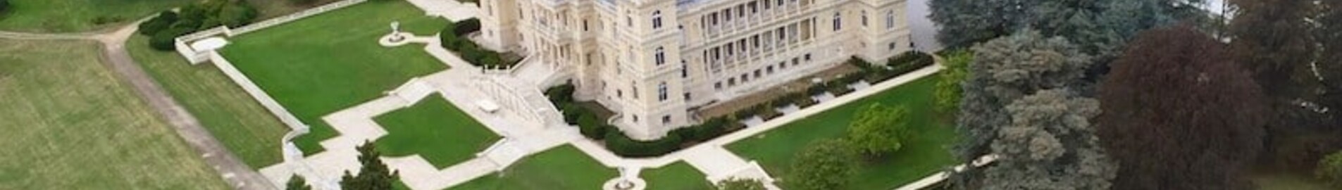 Lot helikopterem w Paryżu: lot nad wschodnim Paryżem z międzylądowaniem w Château de Ferrieres