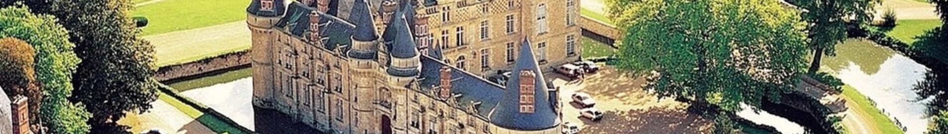 Wynajem helikoptera do Château D’Esclimont z przelotem nad Tour de Paris