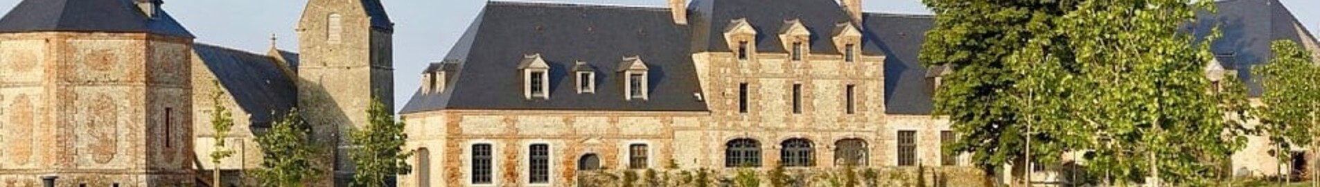 Wynajem helikoptera: Domaine de Ravenoville – lądowisko w Normandii
