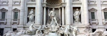 Fontaine de Trevi, Rome : statues et eau.