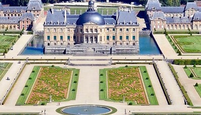 Wynajem helikoptera: lot nad zamkiem Vaux-Le-Vicomte z Paryża Issy-Les-Moulineaux