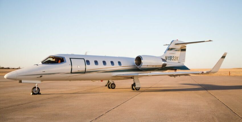 location de jet privé : LEARJET 31 sur le tarmac