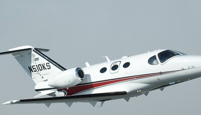 Citation Jet Mustang czy Embraer Phenom 100 – jak wybrać?