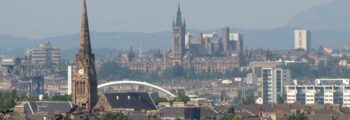 Francfort Hahn : Vue sur le pont et la cathédrale.