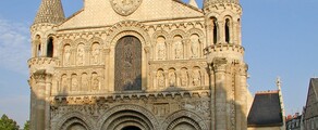 Poitiers: wynajem prywatnych odrzutowców 
