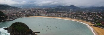 Saint-Sébastien : vue aérienne de la baie en croissant.