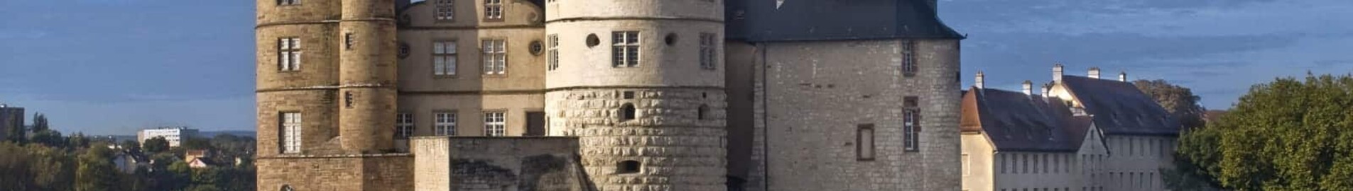 Montbeliard Courcelles: wynajem prywatnych odrzutowców 