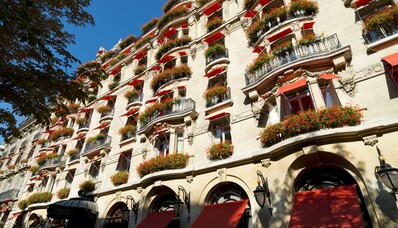 Luksusowy hotel w Paryżu: wymarzony pobyt w Hôtel Plaza Athénée